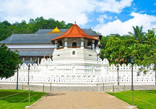 temple-of-the-sacred-tooth-relic-kandy